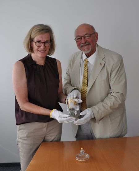 Ein neuer Glaspokal bereichert die Sammlung des Kreismuseums Wewelsburg